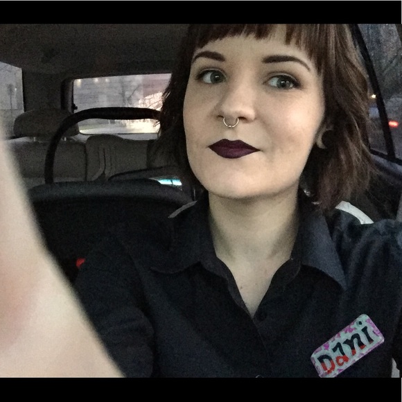 Meet your Posher, Dani - Picture 3 of 3